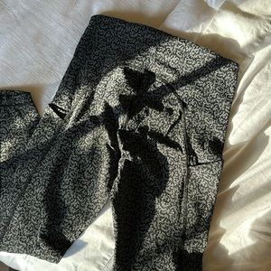 Athleta Cropped Leggings with pocket detailing